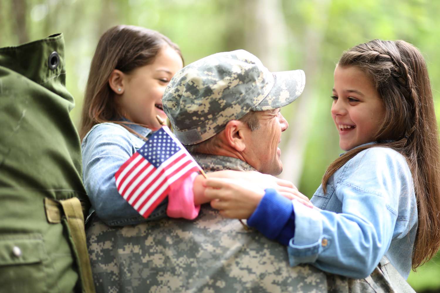 Family welcomes home USA army soldier.